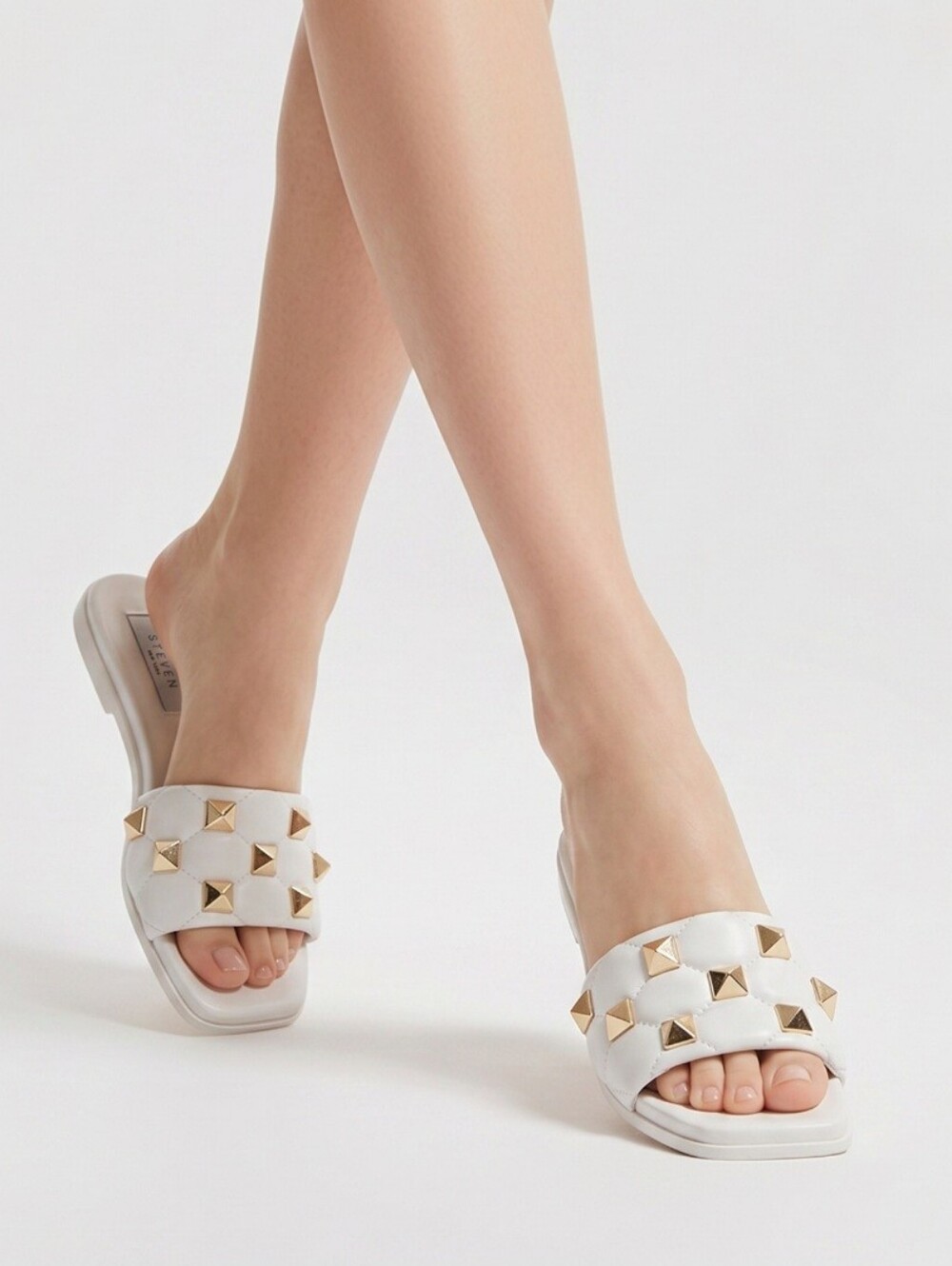 Steven New York Yuri w/pyramid studs slide sandals size 8